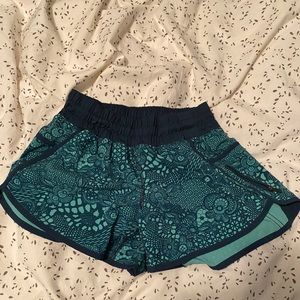 Lululemon tracker shorts
